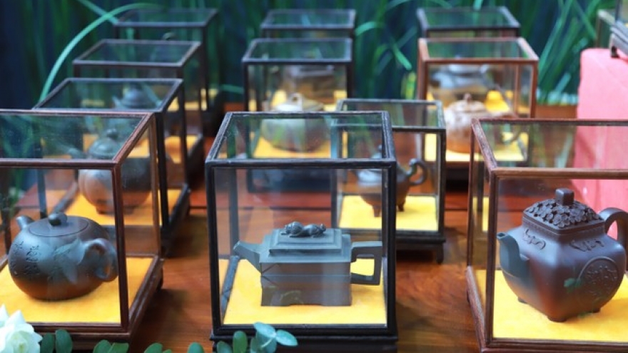 Yixing teapot collection sets world record